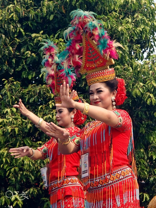 west kalimantan traditional outfit
