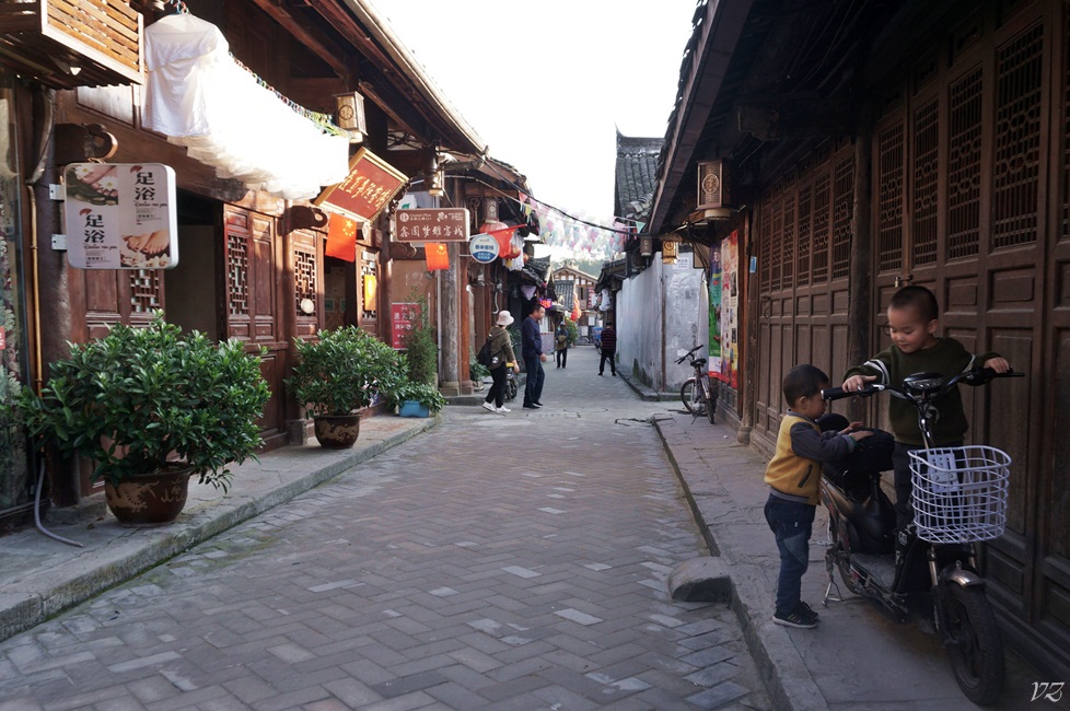 street in langzhong ancient town