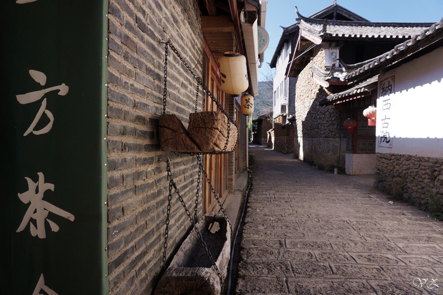 street in baisha village lijiang travel guide